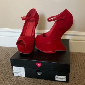 2b Bebe size 7 OMG shoes
